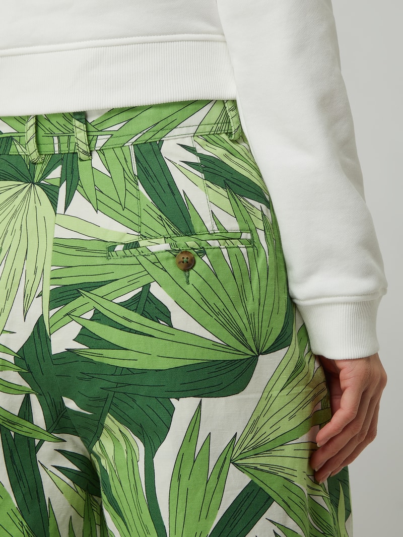 Shorts mit Paperbag-Bund in grün