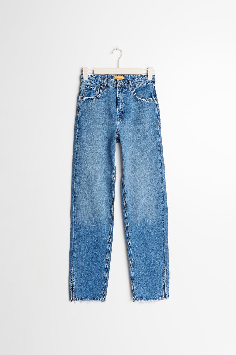 Straight 90s slit jeans