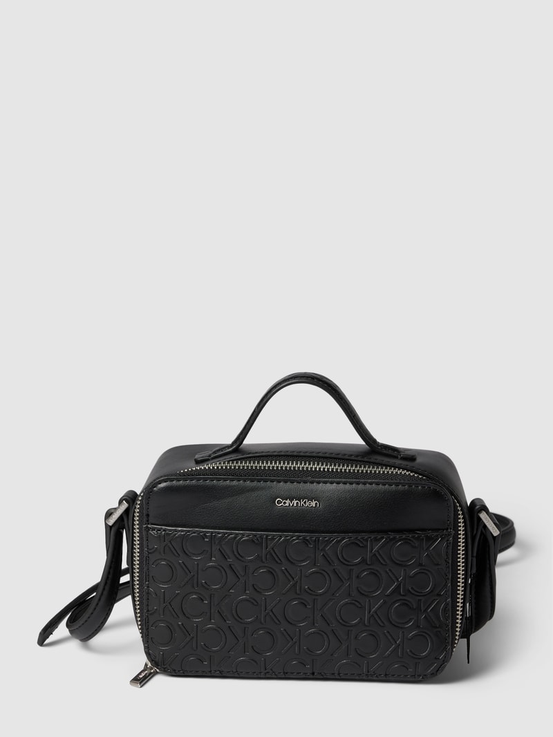 Crossbody Bag mit Label-Detail in schwarz