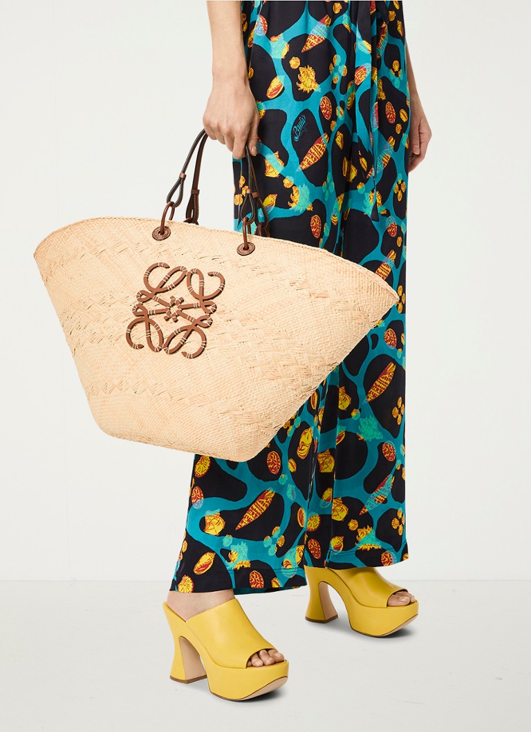 LOEWE Anagram Basket Suuri ostoskassi vasikannahkaisilla yksityiskohdilla