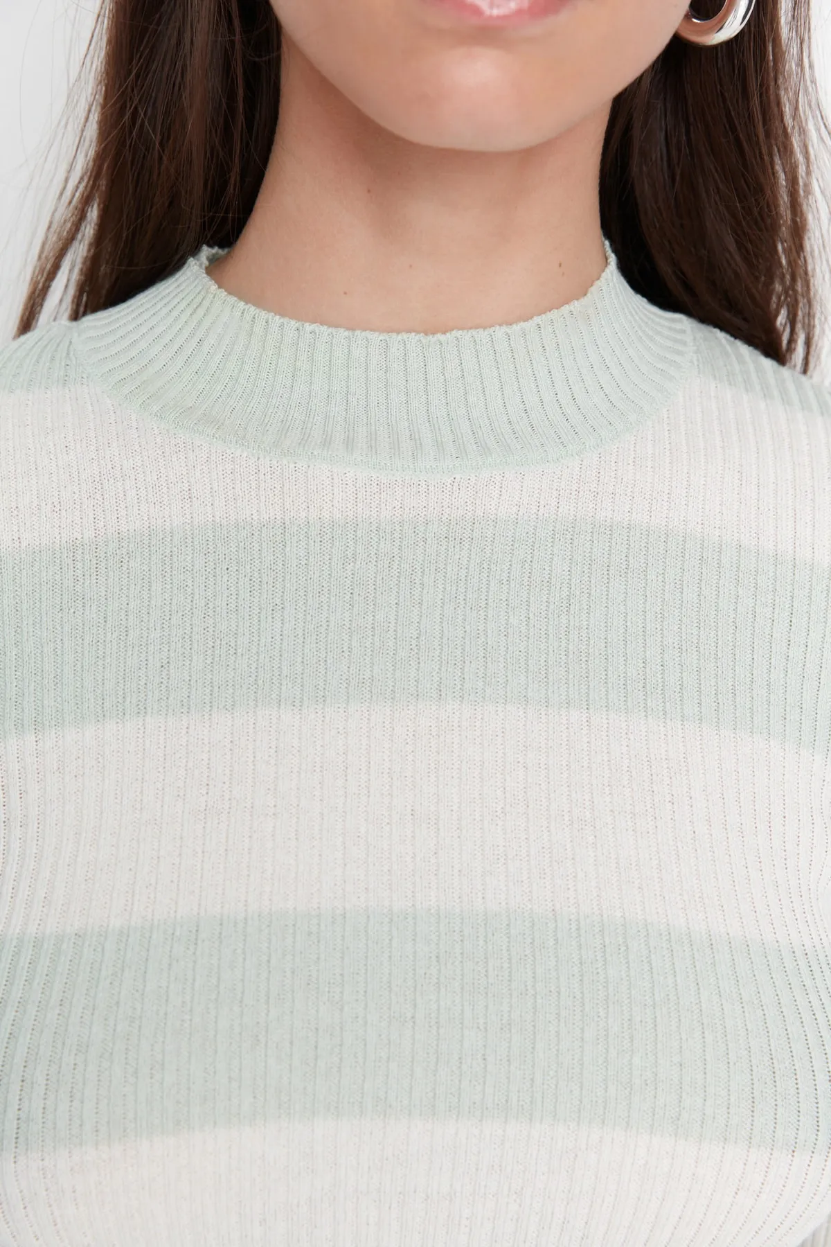 Trendyol Collection  Mintgrüner, kurzer Strickpullover aus Baumwolle mit Streifen TWOAW20KZ0255