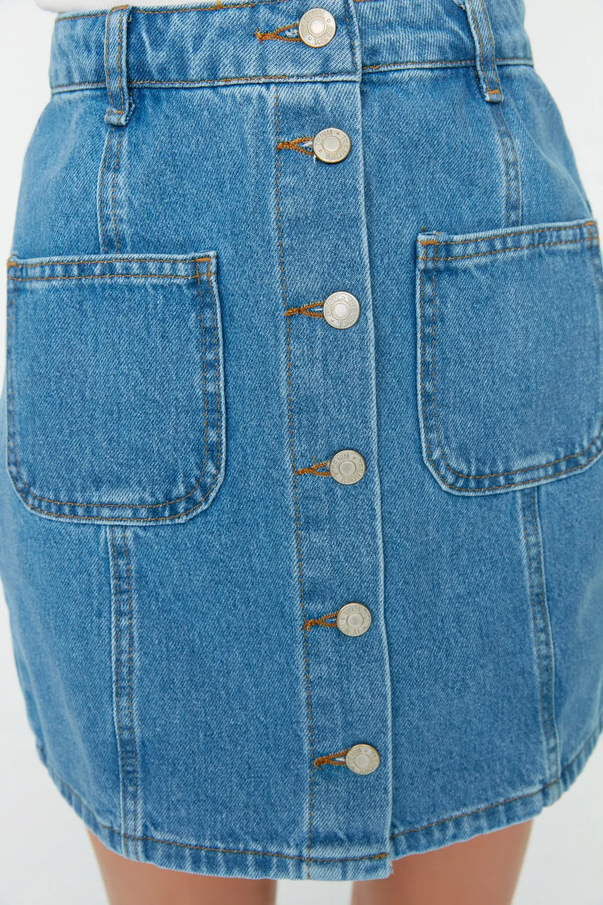 Trendyol Collection  Blauer Jeansrock mit Nähten und detaillierten Details TWOSS22ET00050