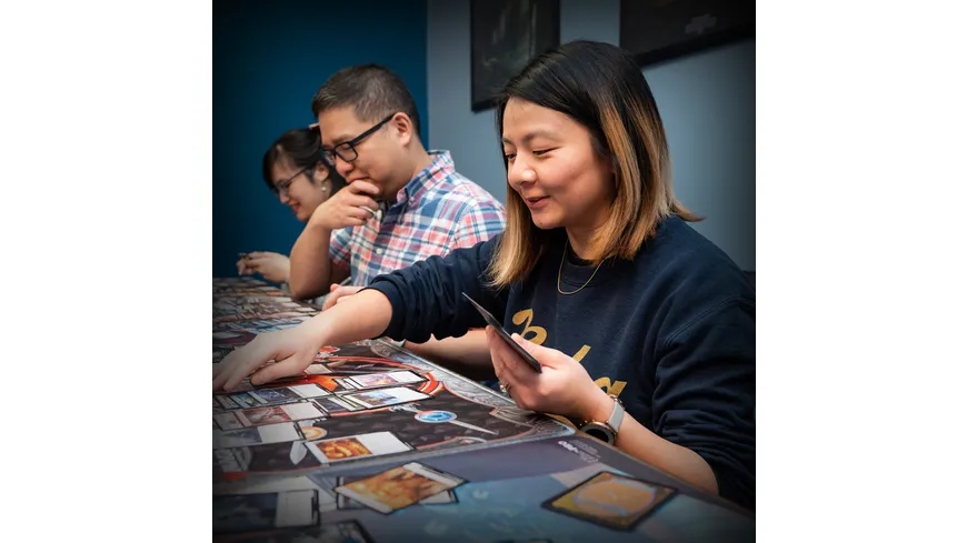 Magic: The Gathering Einsteigerpaket 2023 – Spielen lernen mit 2 spielfertigen Decks + 2 Codes