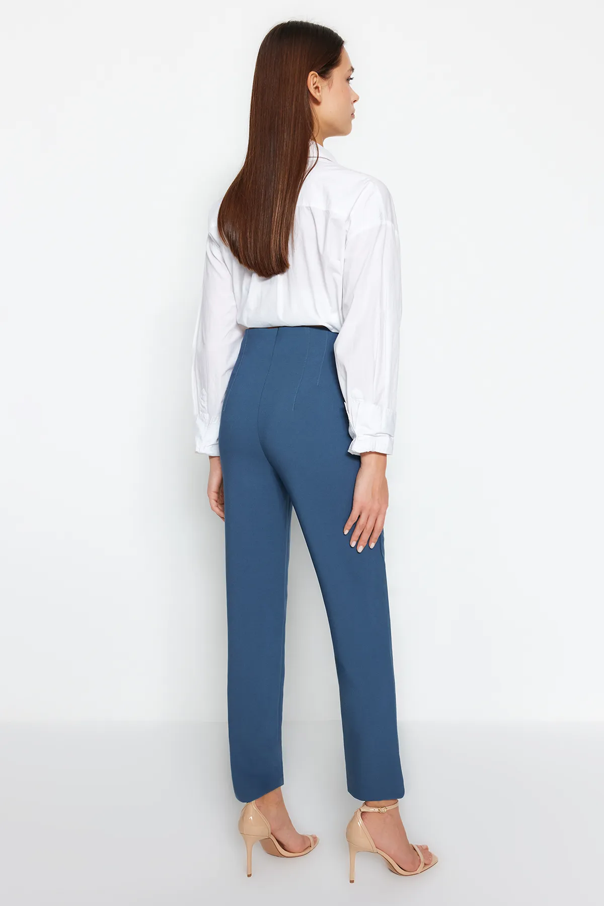 Trendyol Collection  Indigofarbene, knöchellange, gewebte Hose mit Pfeilmuster und hoher Taille TWOSS20PL0515