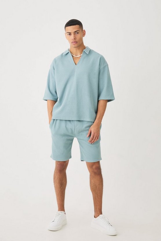 Kastiges Oversize Poloshirt mit V-Ausschnitt und Shorts