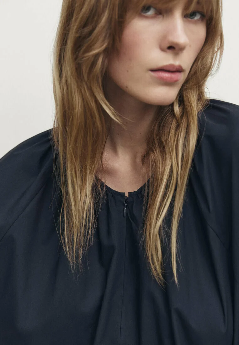 Blusa de popelina con mangas abullonadas de Massimo Dutti