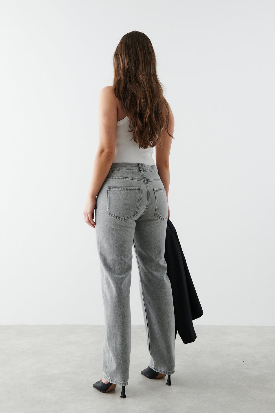 Low straight petite jeans