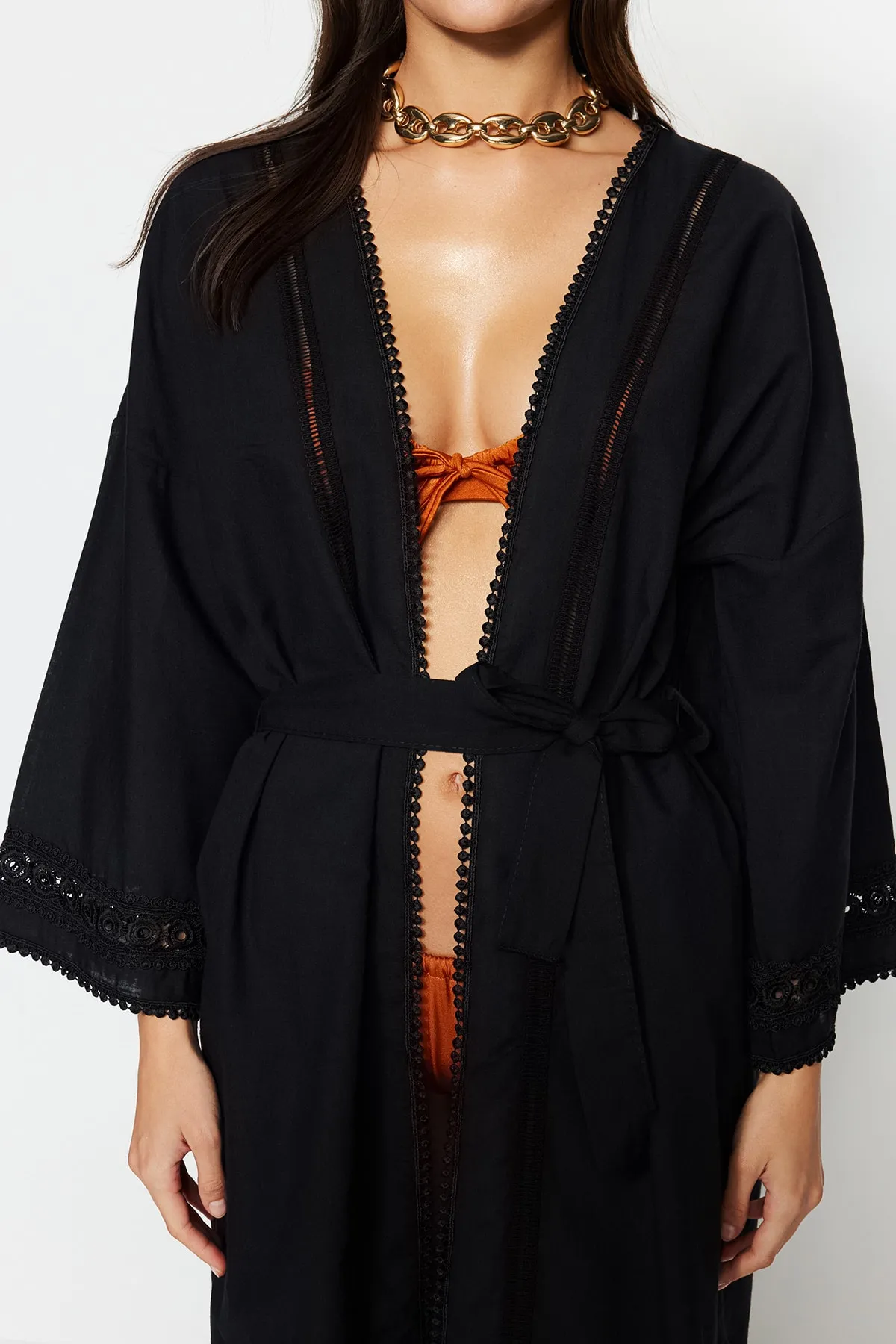 Trendyol Collection  Kimono und Kaftan aus 100 % Baumwolle mit schwarzem Midi-Webband mit Gürtel, Zubehör TBESS21KM0008