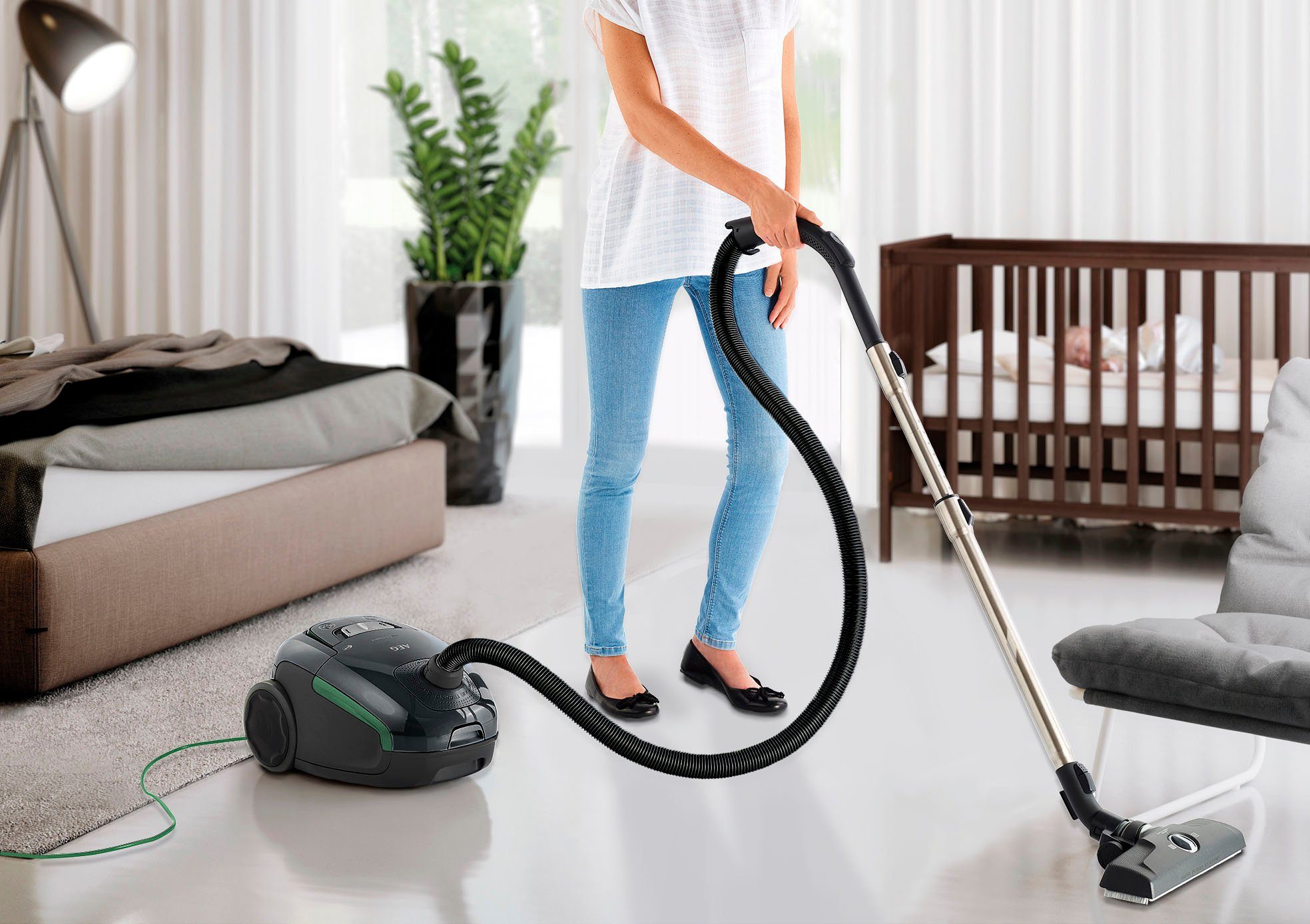 AEG Bodenstaubsauger VX8-2-ÖKO, 500 W, mit Beutel, 12m Aktionsradius