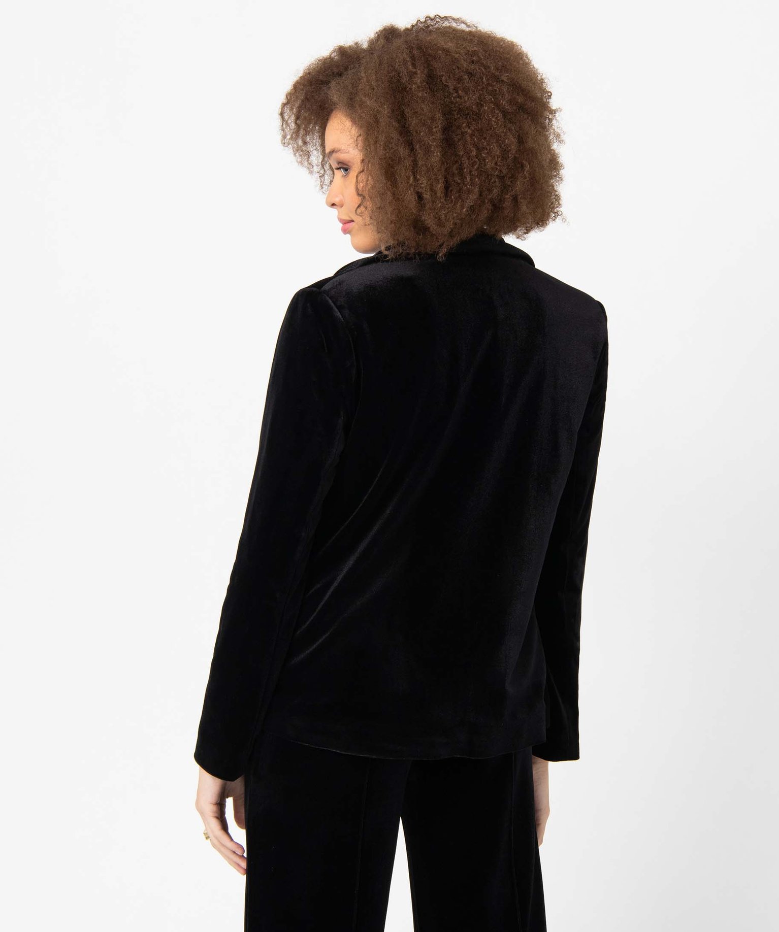 Blazer femme en velours porté ouvert noir | GEMO