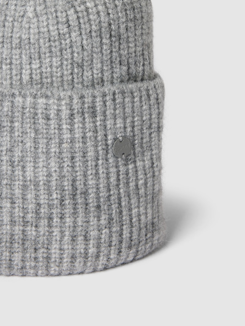 Strickmütze mit Label-Detail Modell 'SKI' in dunkelgrau