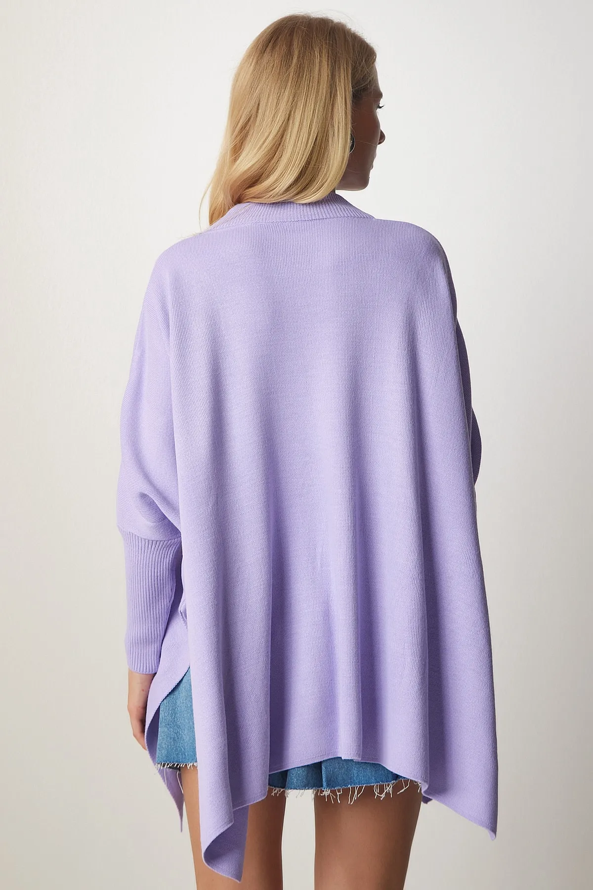 Happiness İstanbul  Lilafarbenes Oversize-Poncho-Sweatshirt mit Seitenschlitz für Damen YY00005