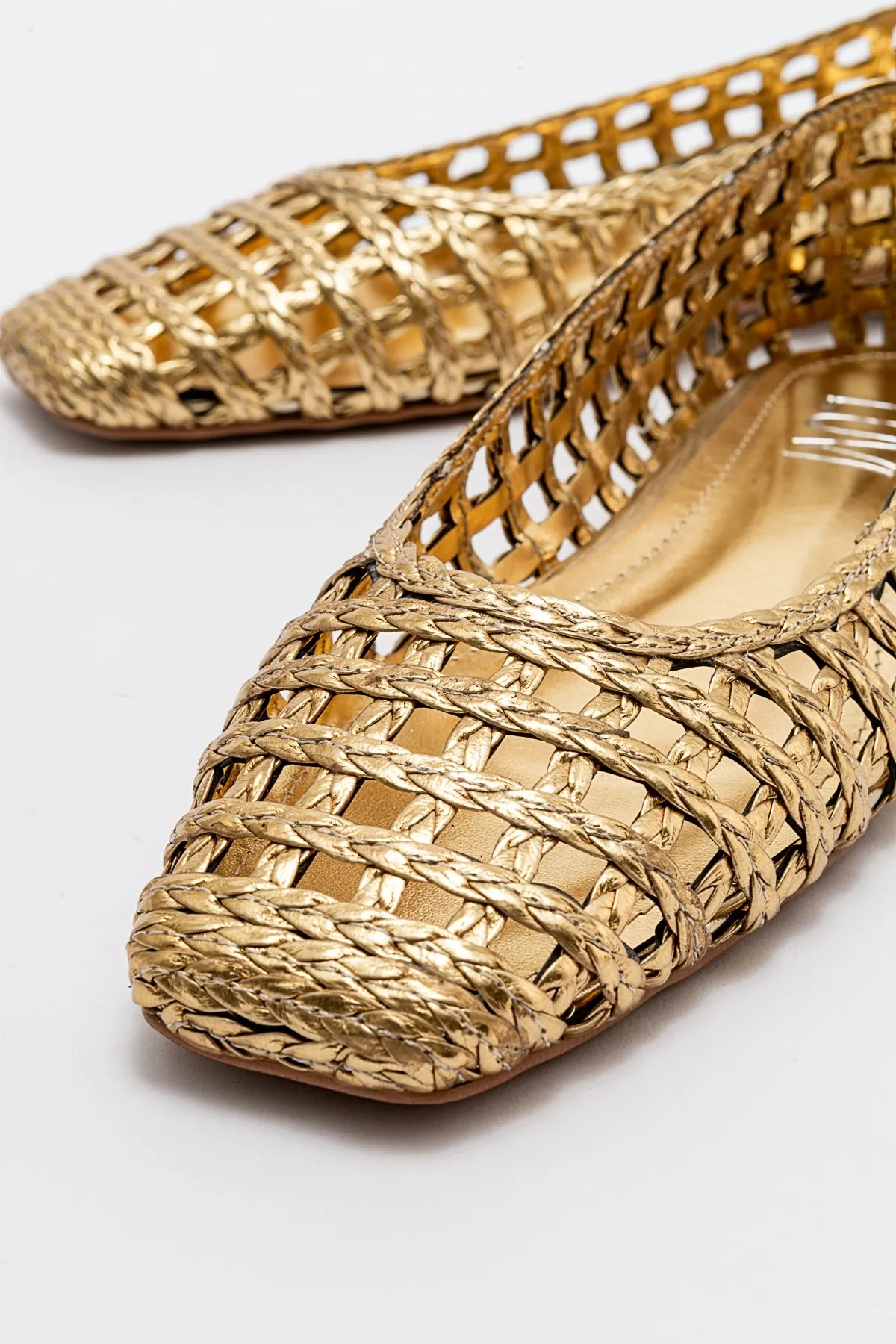 LuviShoes  ARCOLA Goldfarbene Ballerinas mit Strickmuster für Damen