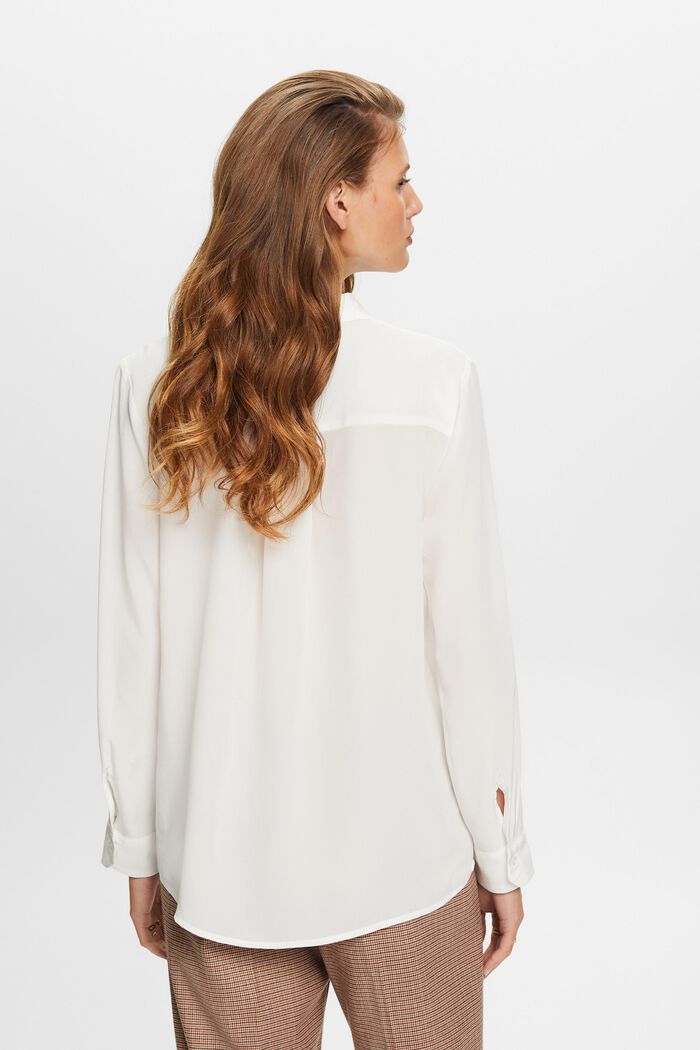 Seidenbluse mit V-Ausschnitt