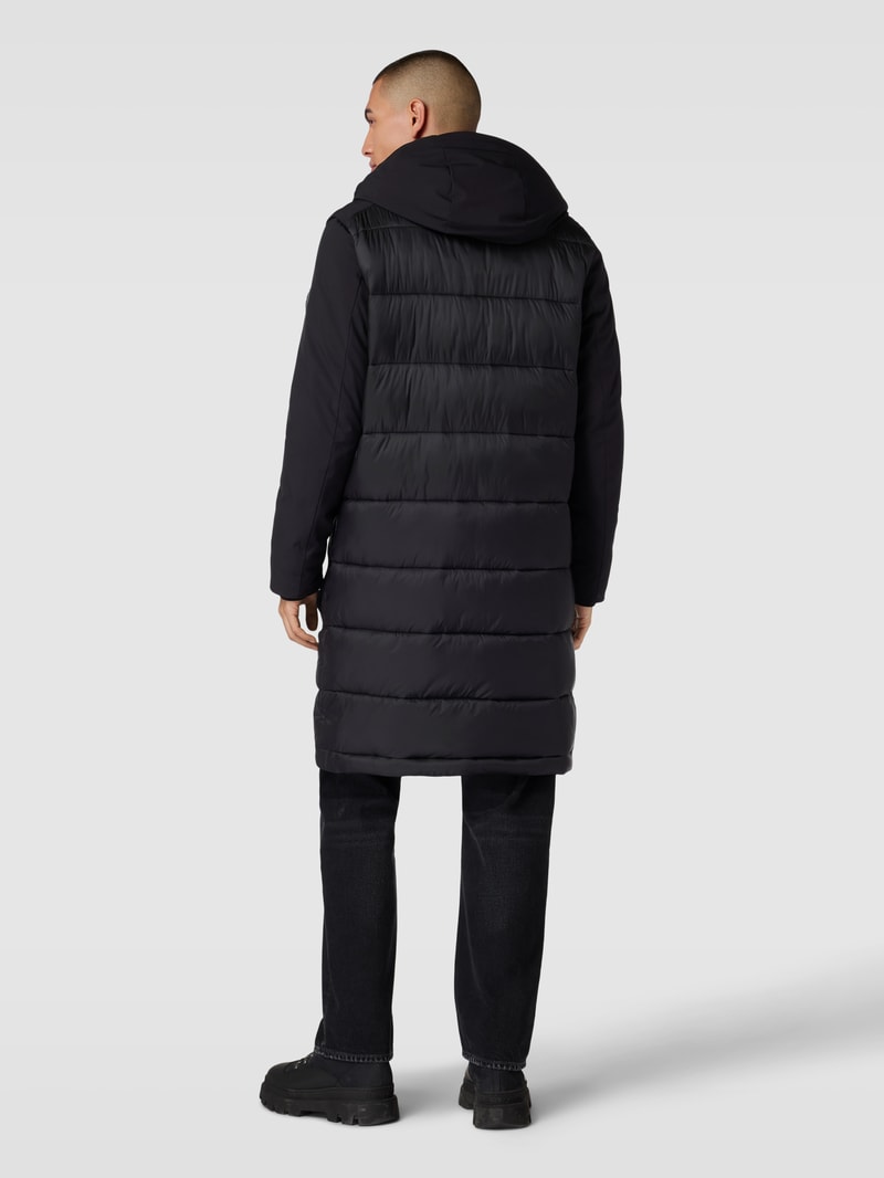 Steppmantel mit Kapuze in schwarz