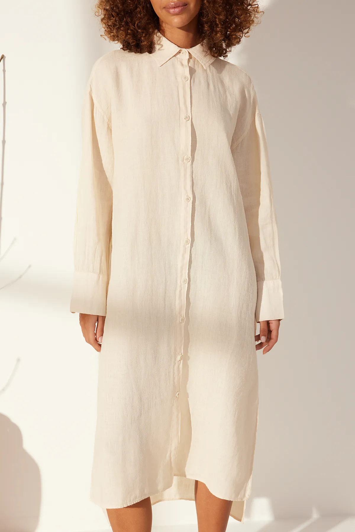 Trendyol Collection  Beiges, langes, übergroßes Hemdblusenkleid aus Leinen - TWOSS24GO00119