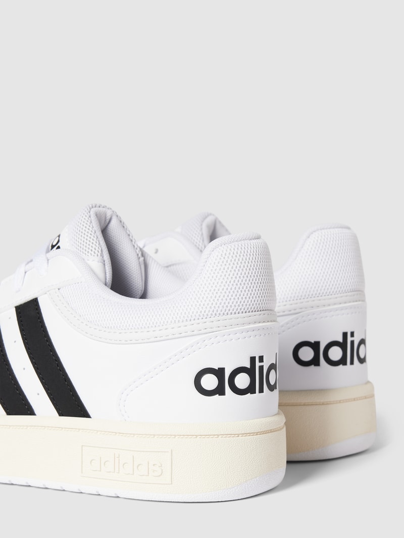 Sneaker mit Label-Print in weiß