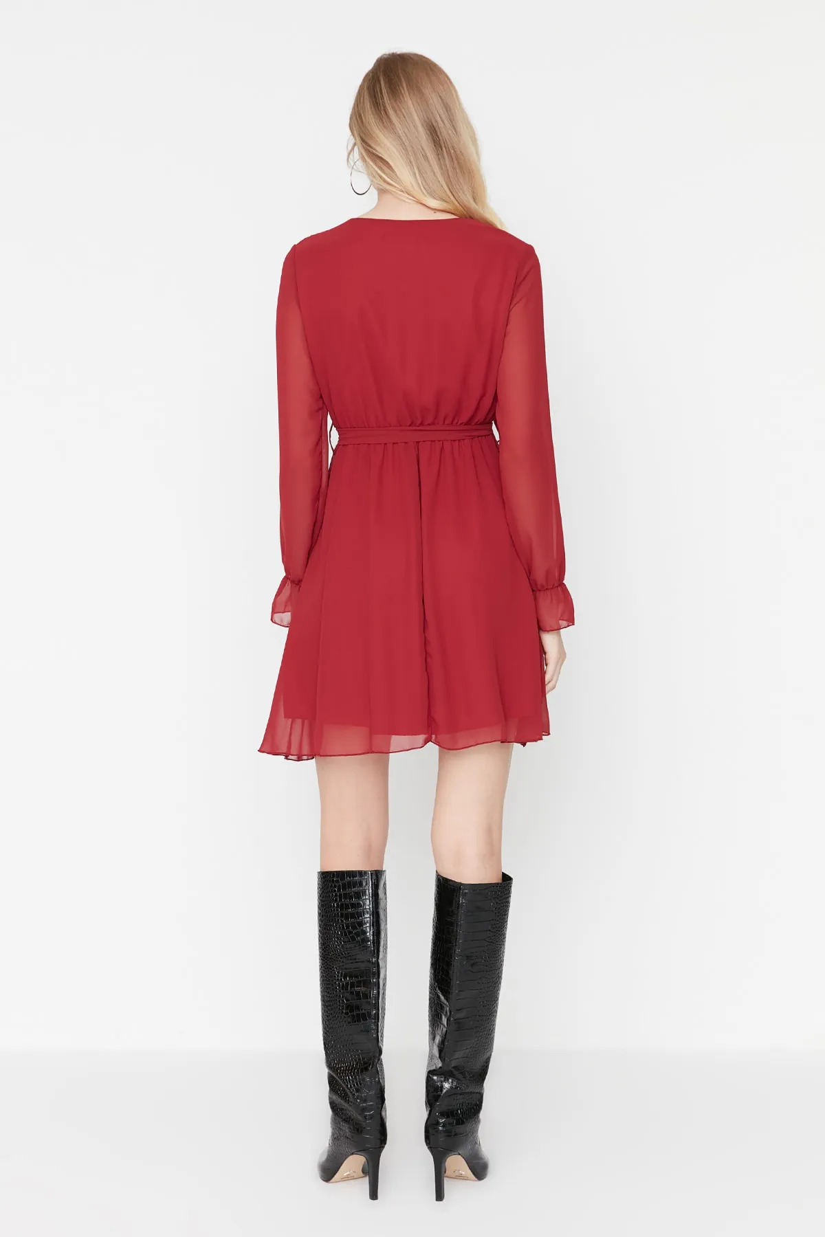 Trendyol Collection  Burgunderrotes, gefüttertes, zweireihiges Webkleid mit Gürtel TWOAW20EL0789