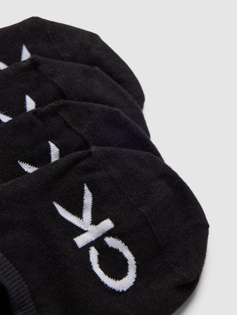 Füßlinge mit Label-Details im 4er-Pack in schwarz