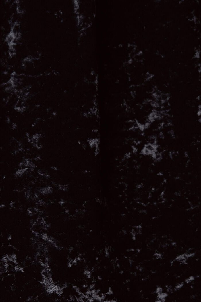 Samtkleid mit V-Ausschnitt