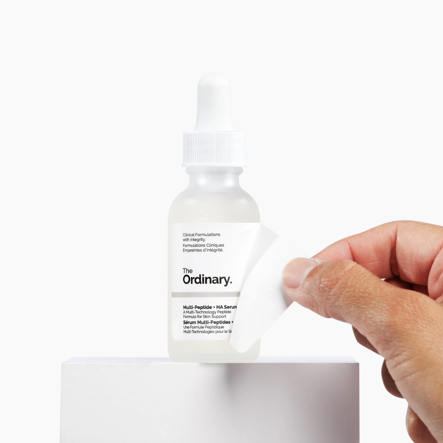 „The Ordinary“ serumas su multipeptidais ir HA