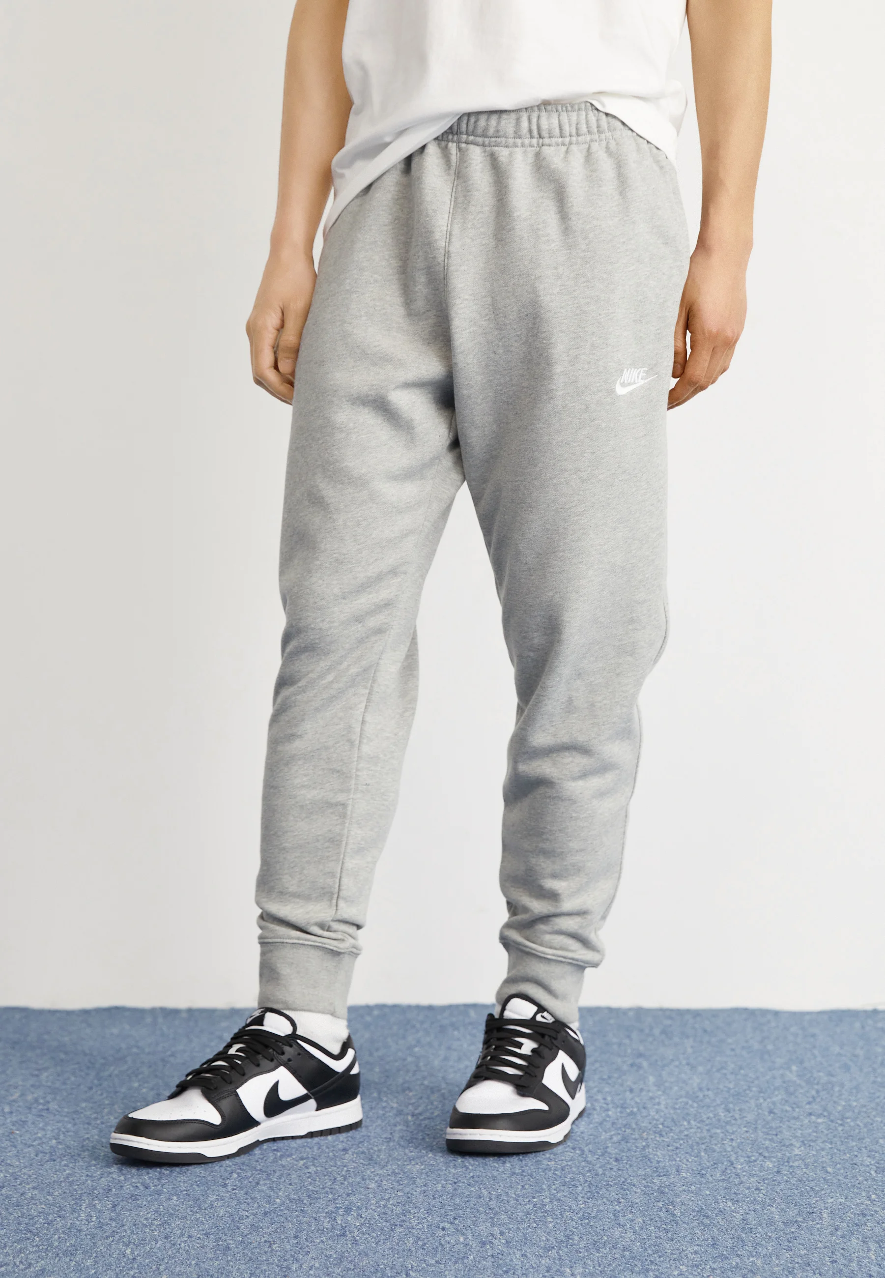 Nike Sportswear CLUB JGGR FT - Pantalones de chándal