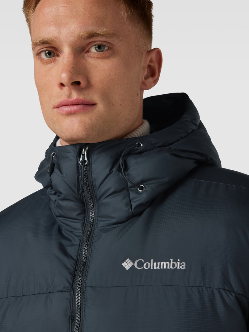 Steppjacke mit Kapuze in schwarz