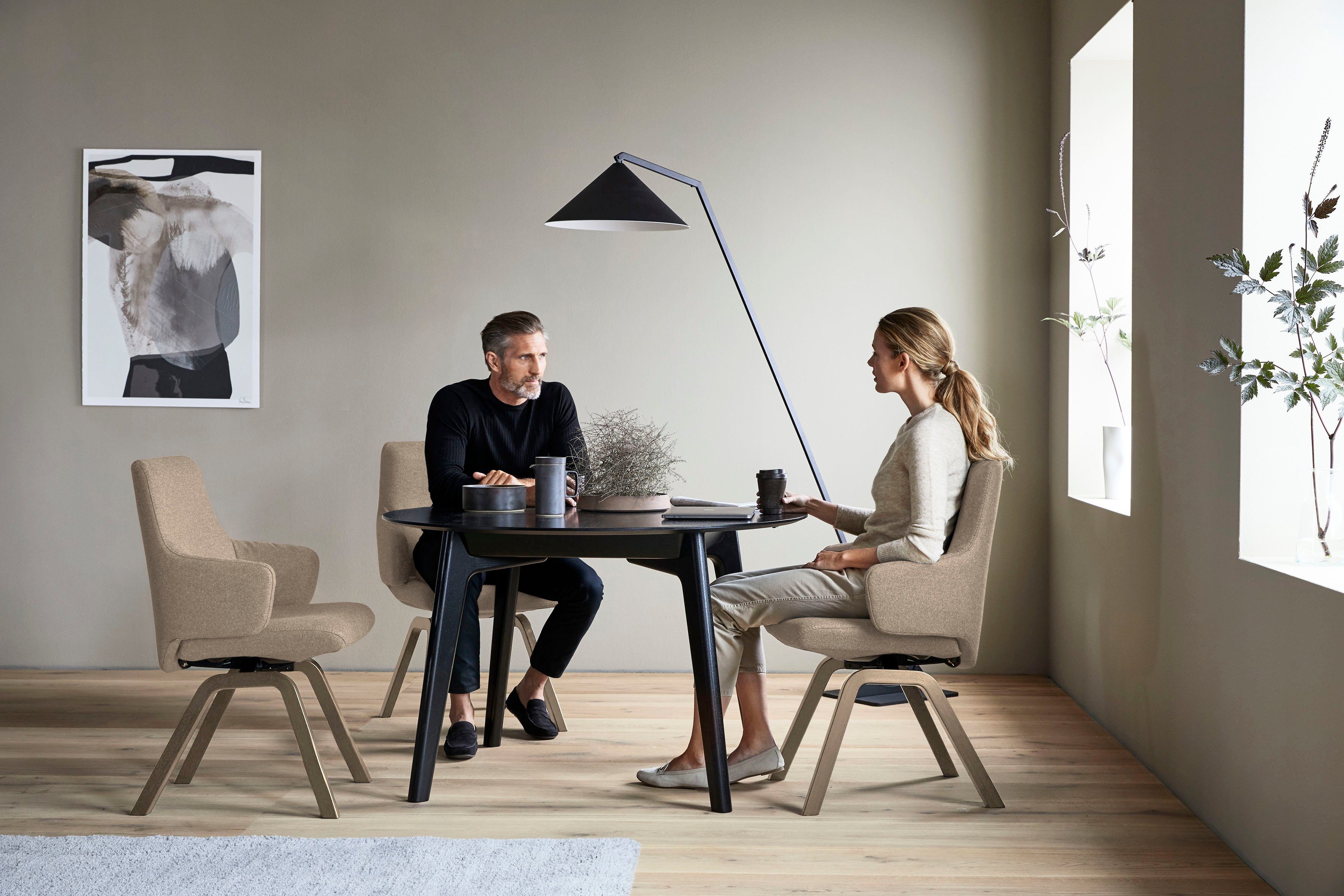 Stressless® Polsterstuhl Laurel, Low Back mit Armlehne, Größe L, mit schräggestellten Beinen in Schwarz