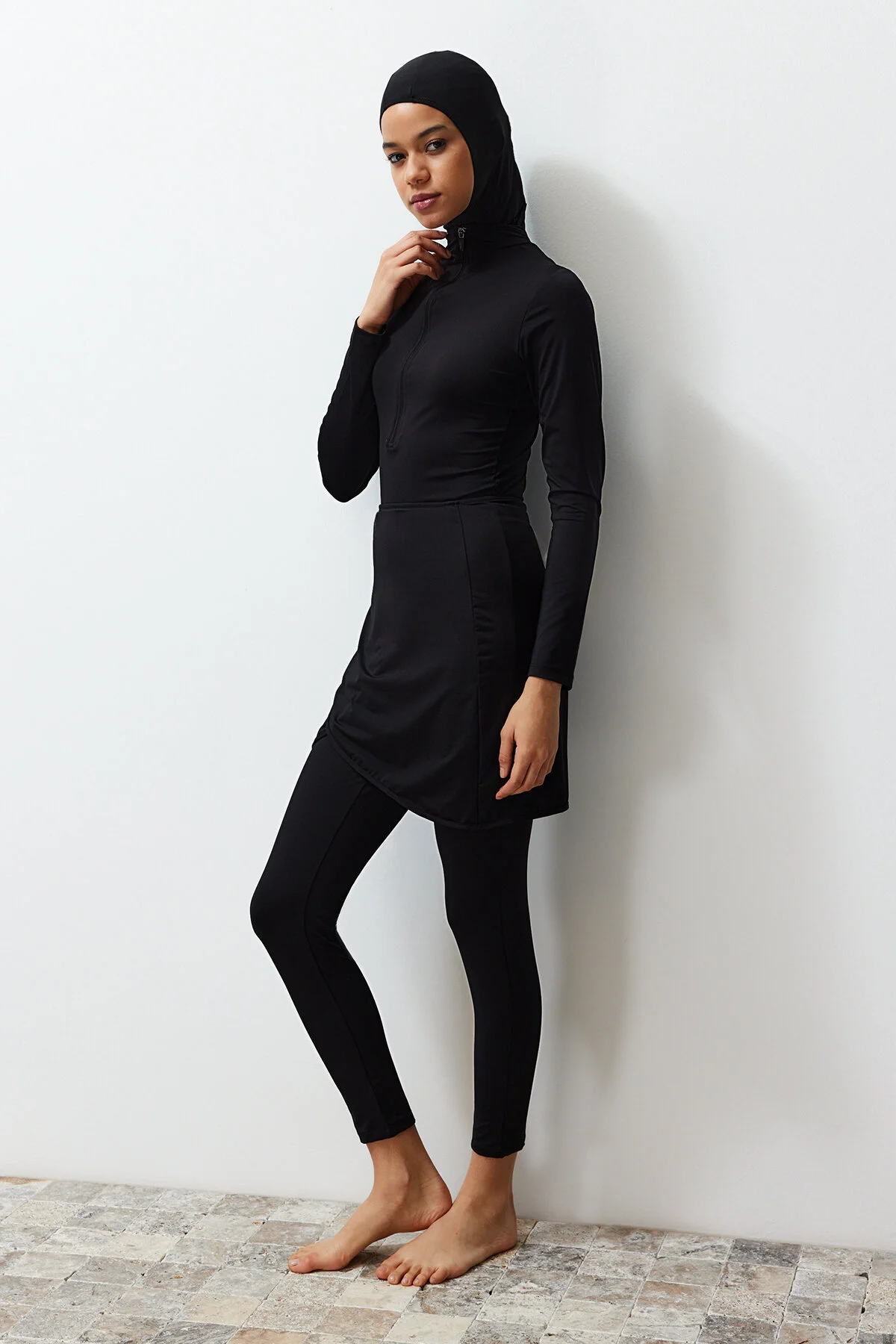 Trendyol Modest  Schwarzes, farbblockiertes Beachwear-Badeanzug-Set mit vollständiger Abdeckung, 4-teilig TCTSS24CF00003