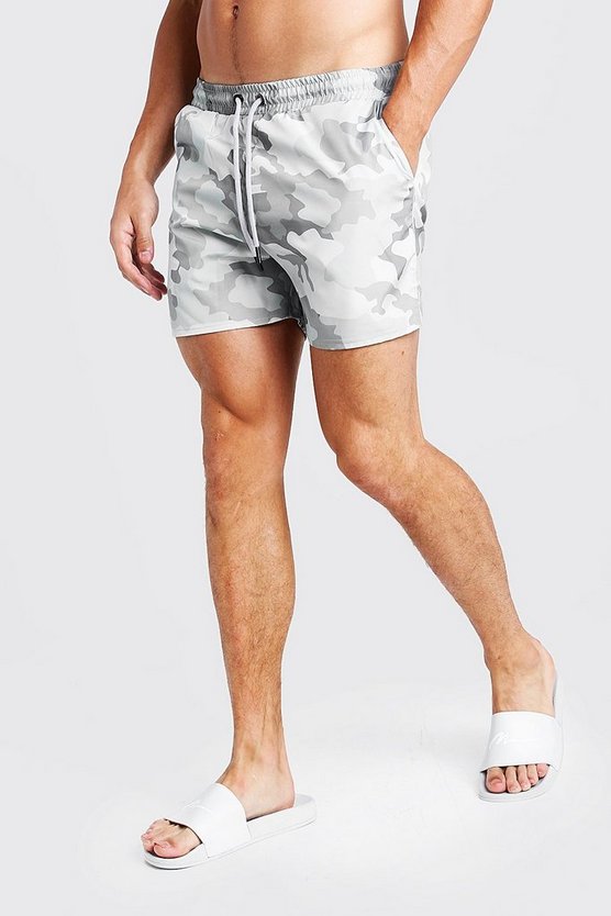 Mittellange Cargo-Badeshorts mit Camouflage-Print