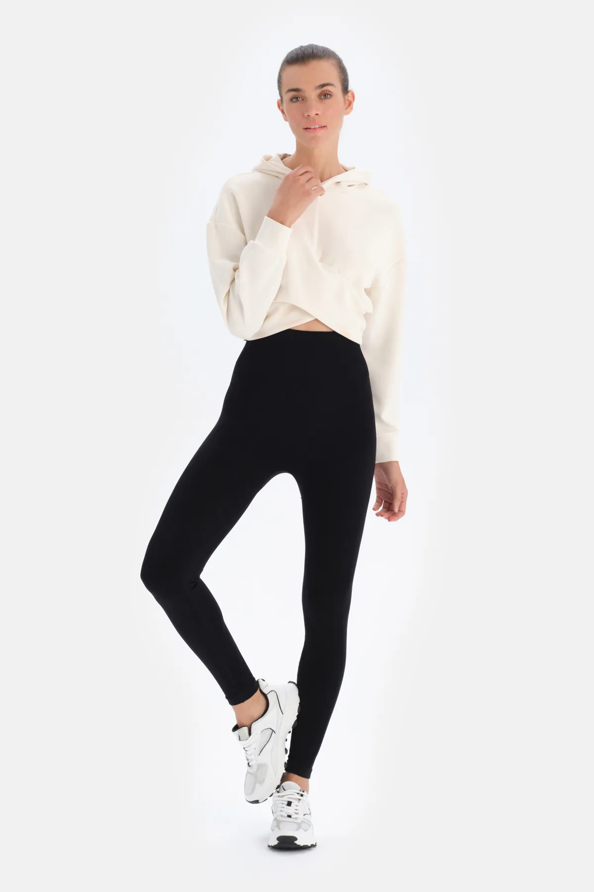 Dagi  Schwarze nahtlose Damenstrumpfhose 1