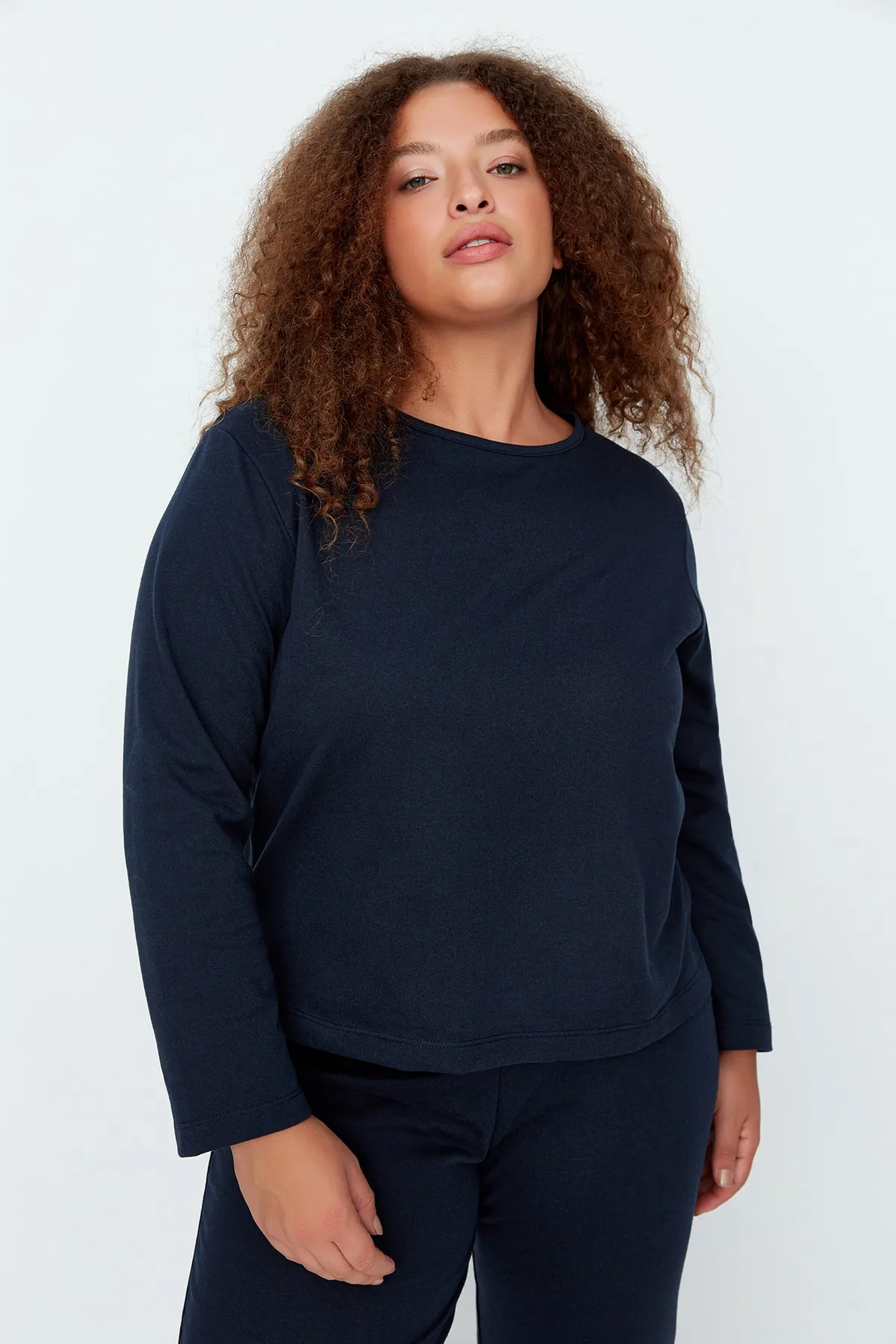 Trendyol Curve  Marineblaues Pyjama-Set aus Strick mit elastischer Taille TBBAW23AI00053