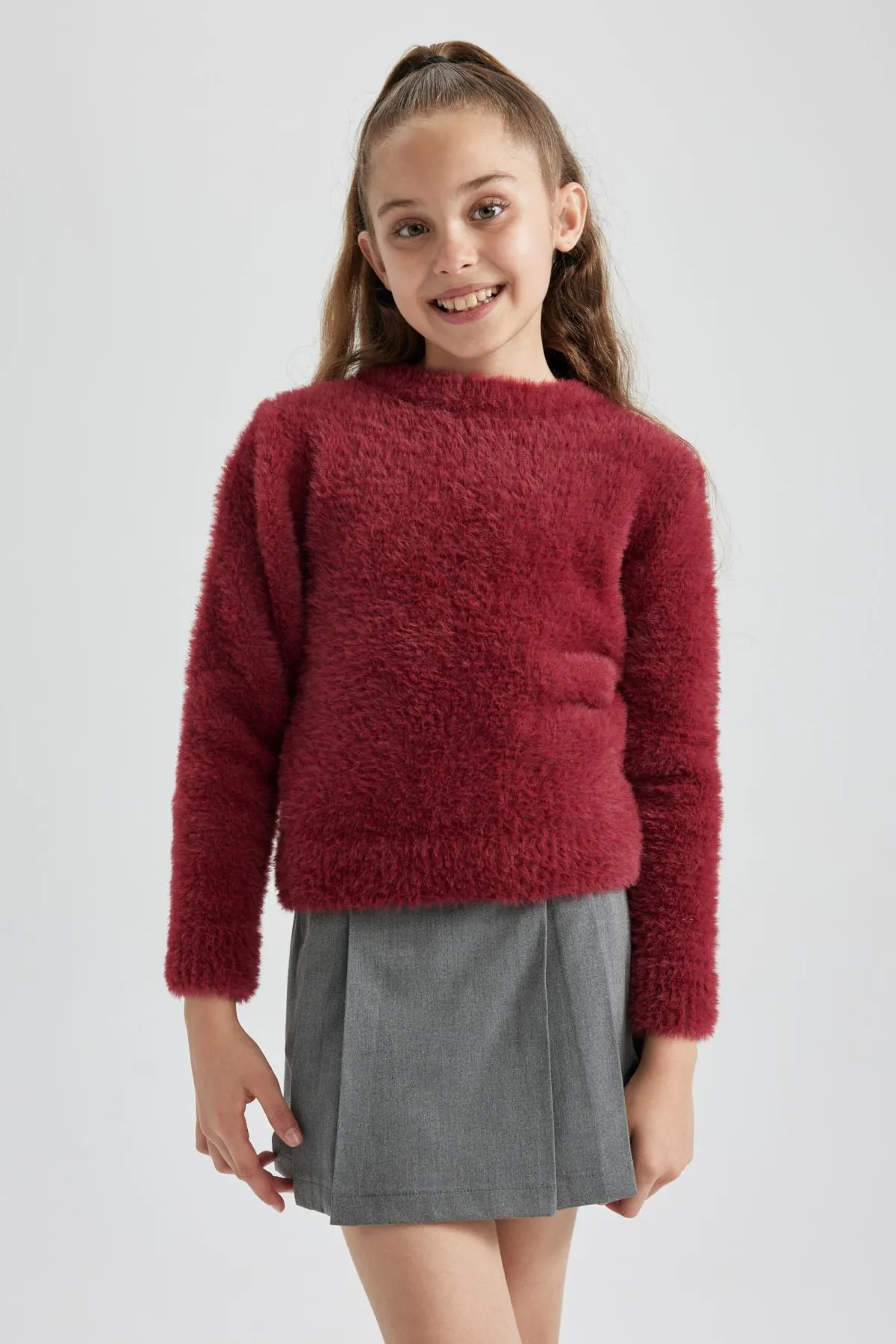 DeFacto  Strickpullover für Mädchen mit normaler Passform und Rundhalsausschnitt
