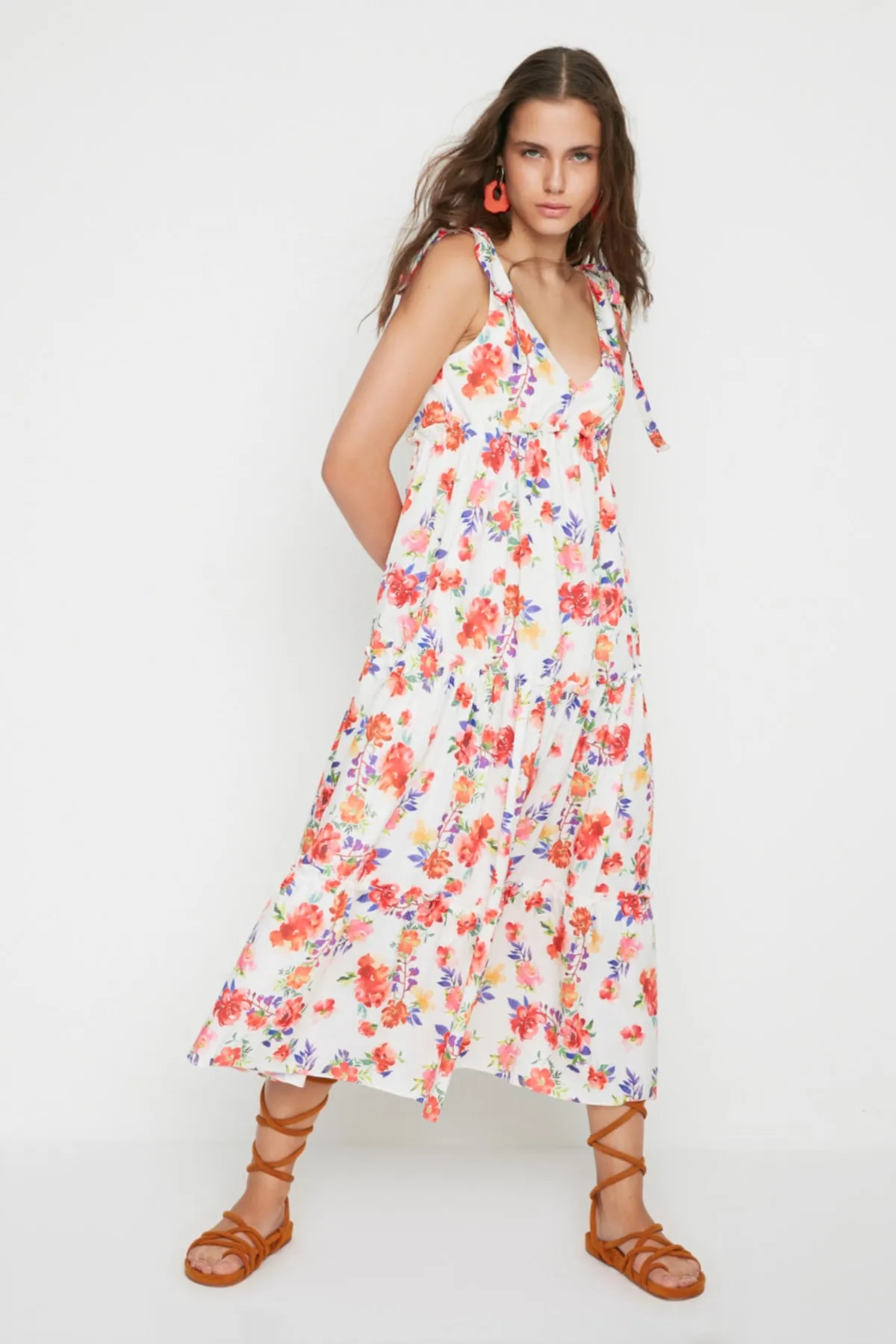 Trendyol Collection  Design Mehrfarbiges Blumen-Webkleid TWOSS21EL3562
