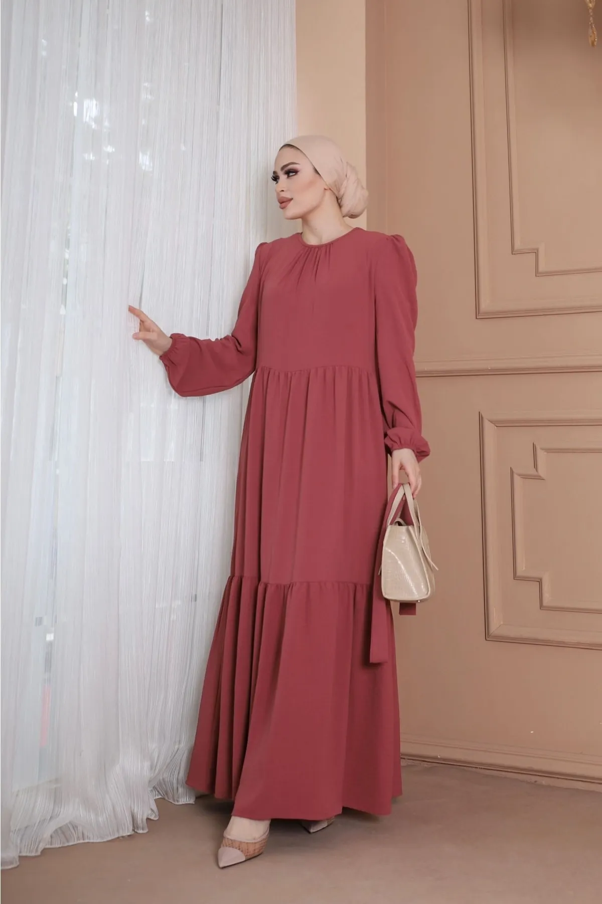 VOLT CLOTHİNG  Ayrobin Kleid mit Gürtel und Rüschendetail am Kragen