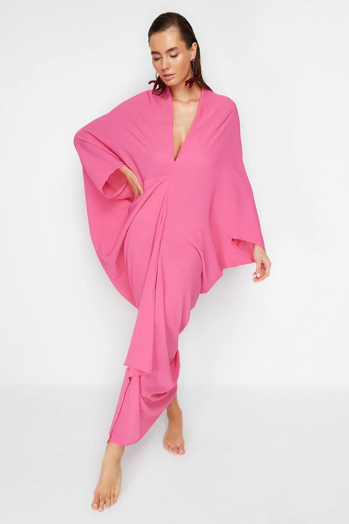 Trendyol Collection  Fuchsia Wide Fit Maxi Woven gerafftes Strandkleid TBESS23EL00274