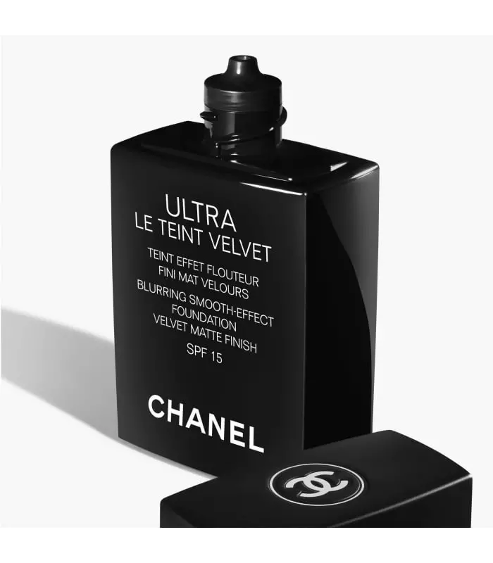 ULTRA LE TEINT VELVET Formule Ultra Légère et Longue Tenue Fini Mat Velours Effet Flouteur Teint Naturel Parfait