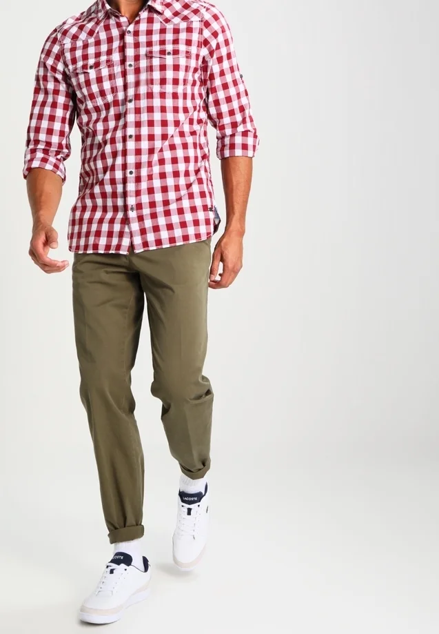 Pantalones chinos a medida de Tommy Hilfiger