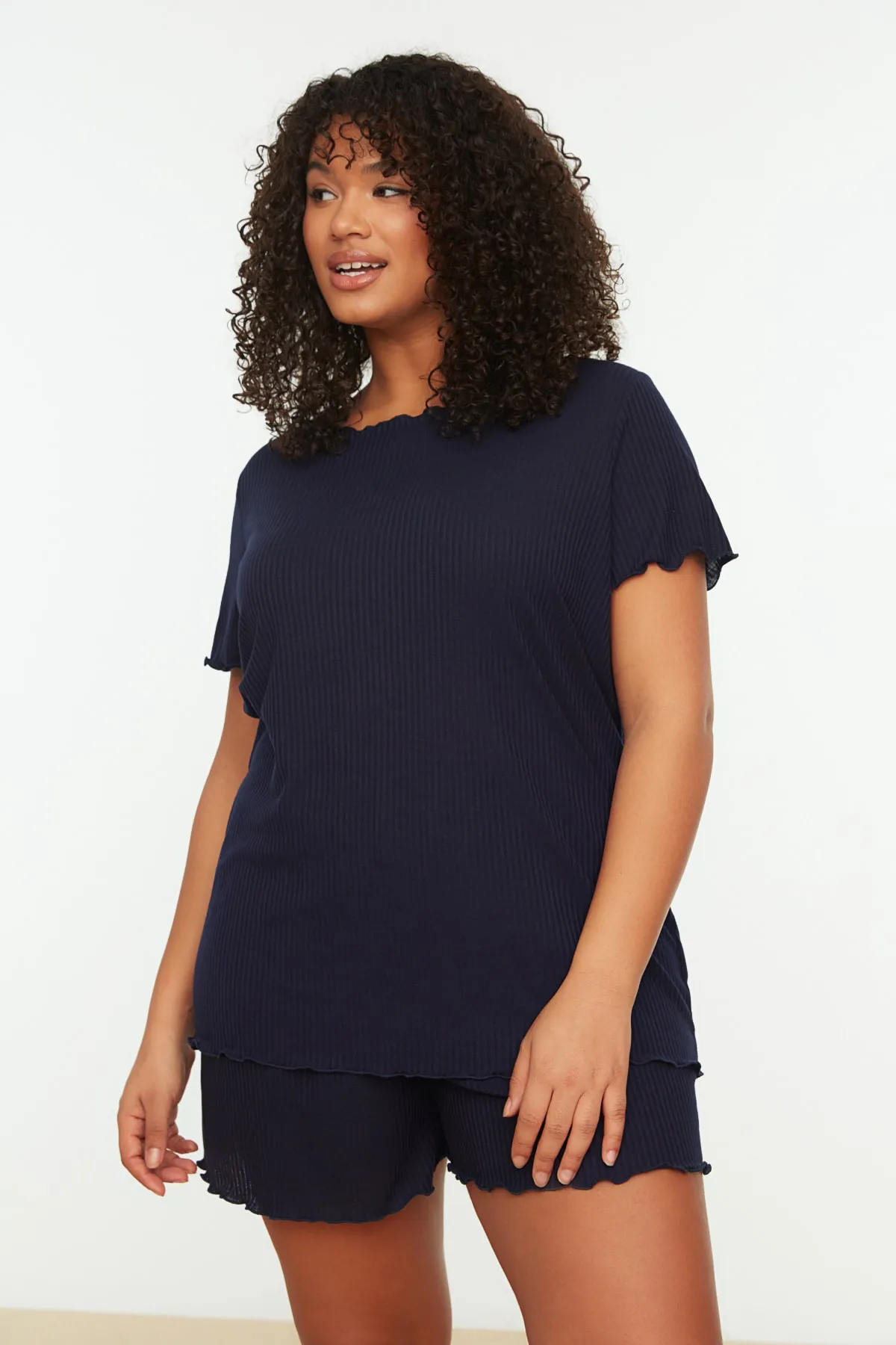 Trendyol Curve  Marineblaues Strick-Pyjama-Set mit Rundhalsausschnitt TBSSS22PT0216
