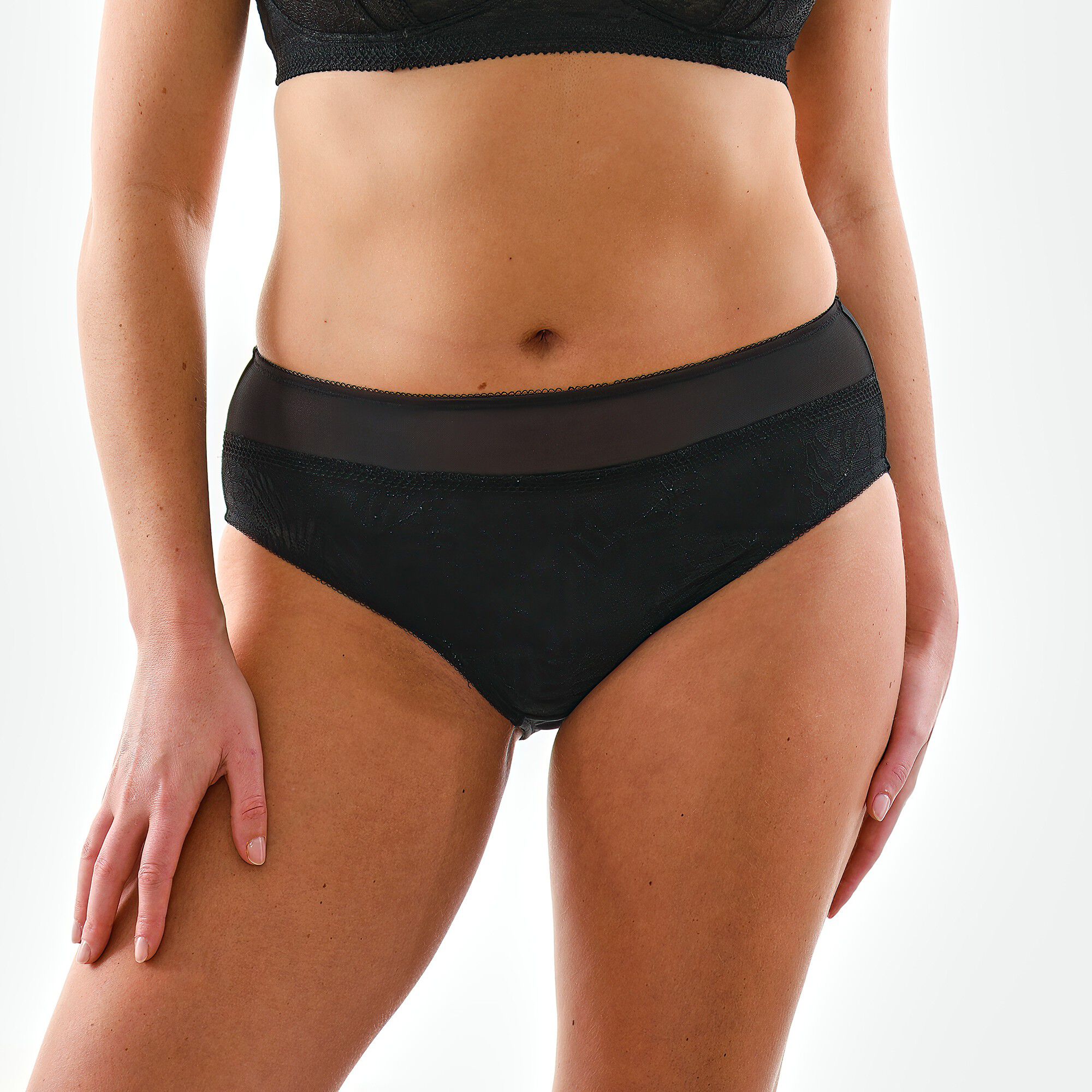 Culotte haute tout en dentelle Camana