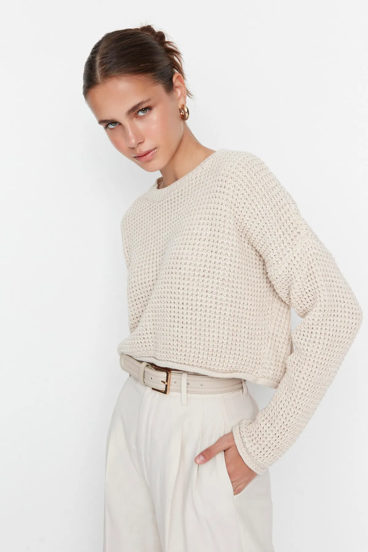 Trendyol Collection  Steinkurzer Strickpullover TWOAW23KZ01193