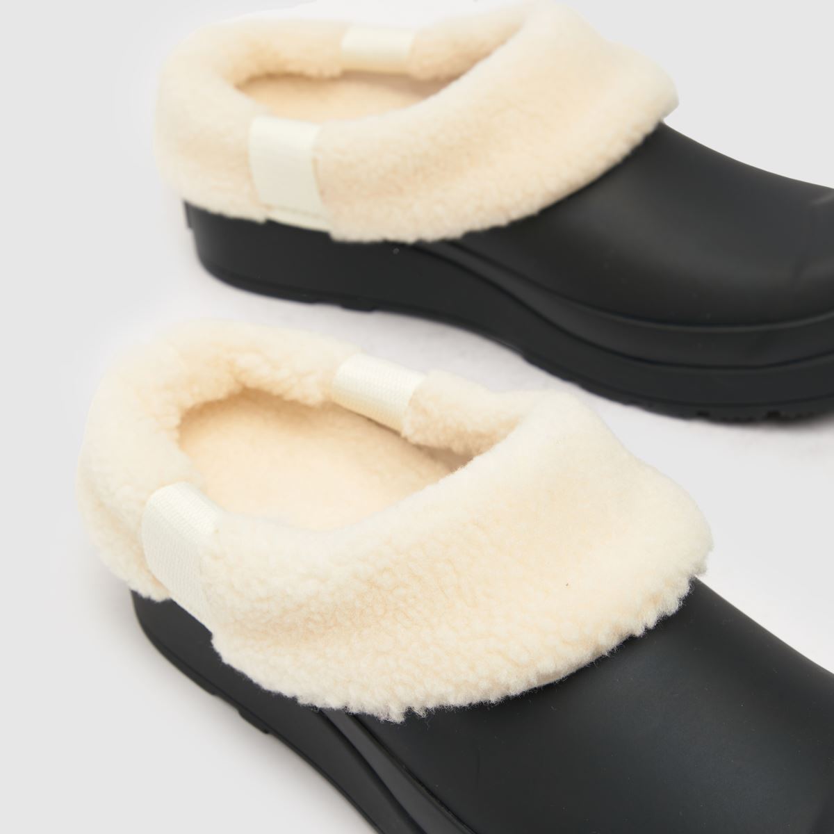 HUNTER BOOTS lapos talpú sherpa klumpa cipő fekete színben