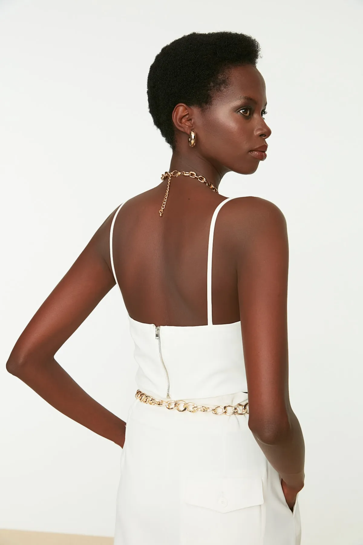 Trendyol Collection  Ecrufarbenes, bauchfreies, gefüttertes Bustier aus Webstoff TPRSS21BS0008