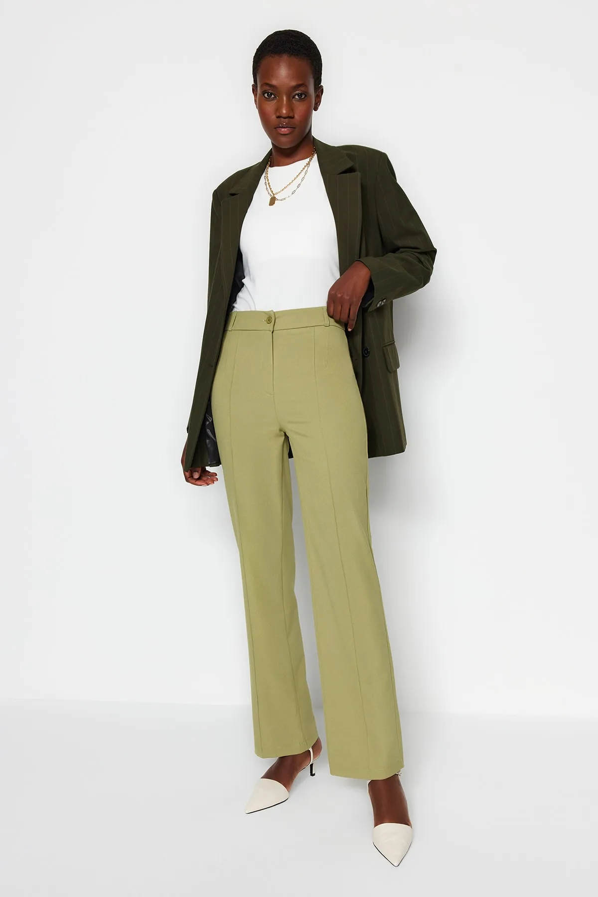 Trendyol Collection  Grüne, gerade geschnittene, gerippte, genähte Webhose mit hoher Taille TWOSS21PL0093