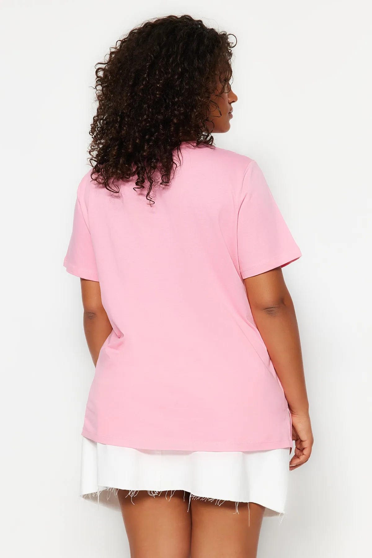 Trendyol Curve  Rosa bedrucktes Strick-T-Shirt mit Rundhalsausschnitt TBSSS23BF00022