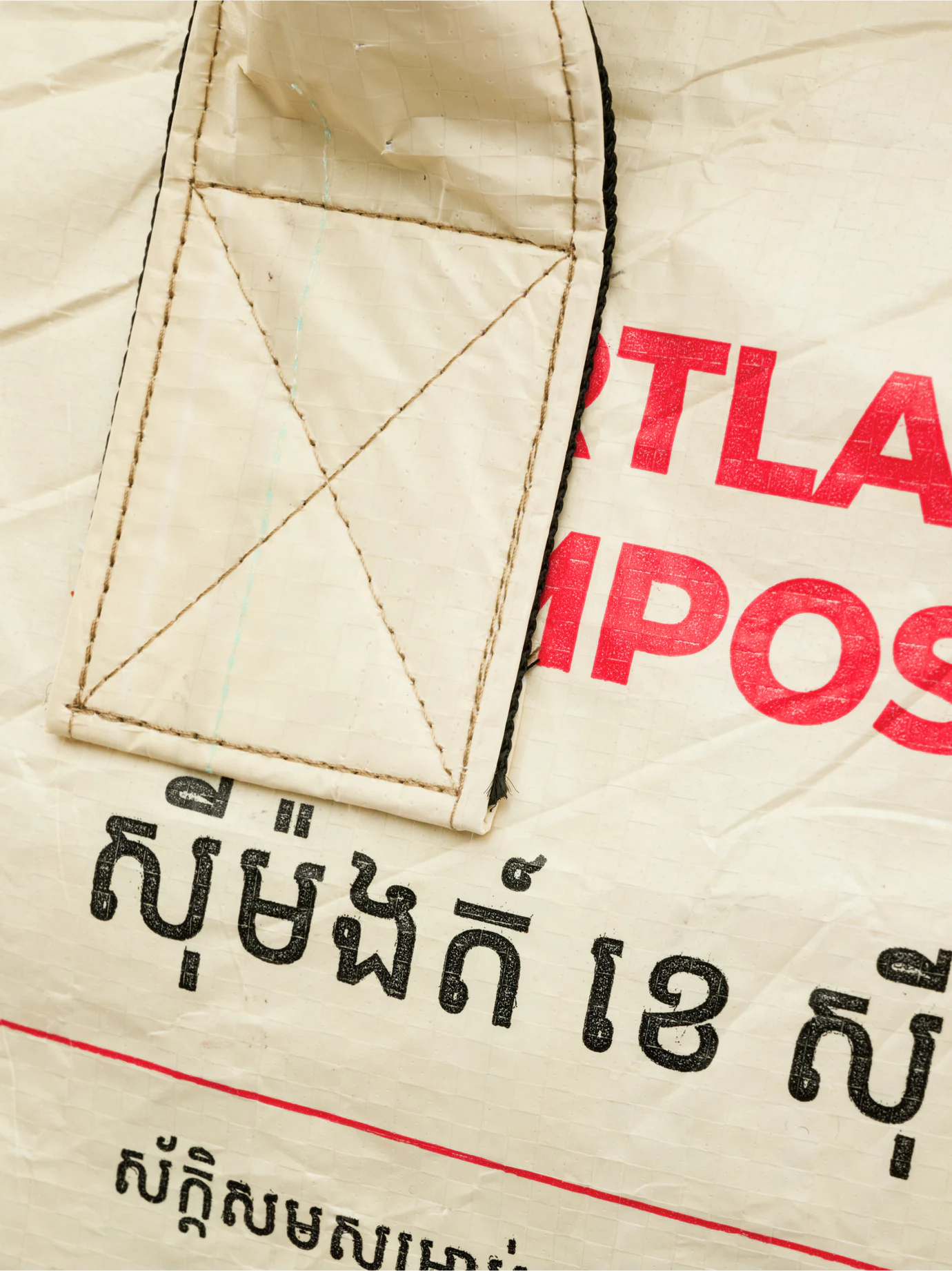 Tropische Zementtasche