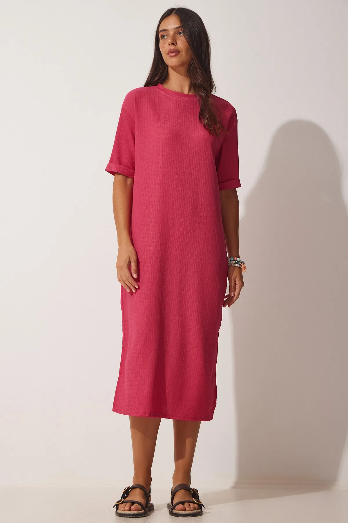 Happiness İstanbul  Dunkelrosa strukturiertes Daily Midi-Strickkleid für Damen LH00037