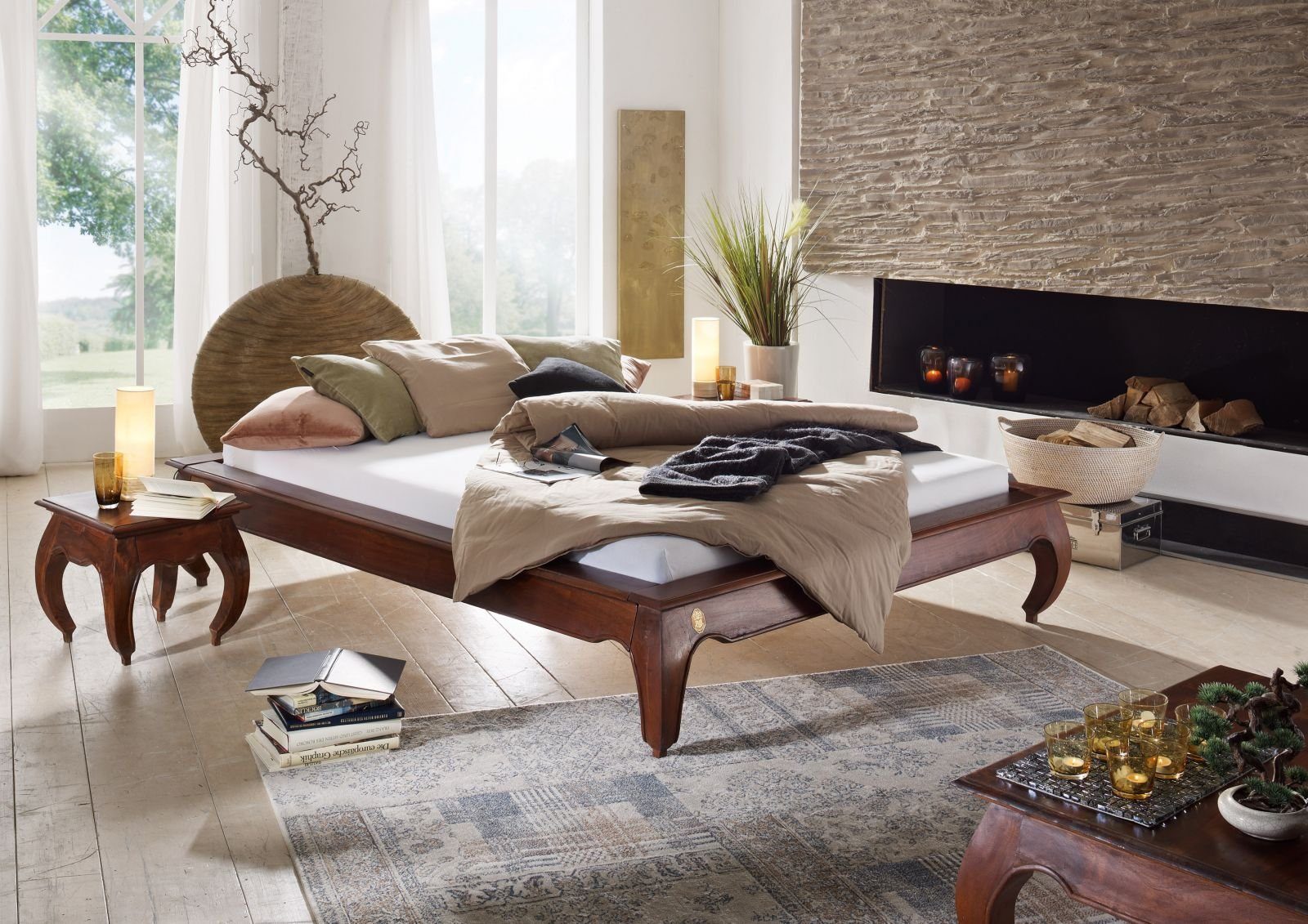 Massivmoebel24 Massivholzbett OPIUM (Bett aus robustem Massivholz, massives Holzbett Bettgestell, Doppelbett im Landhausstil, mit extravaganten Beinen, in braun lackiert 200x200 Akazie)