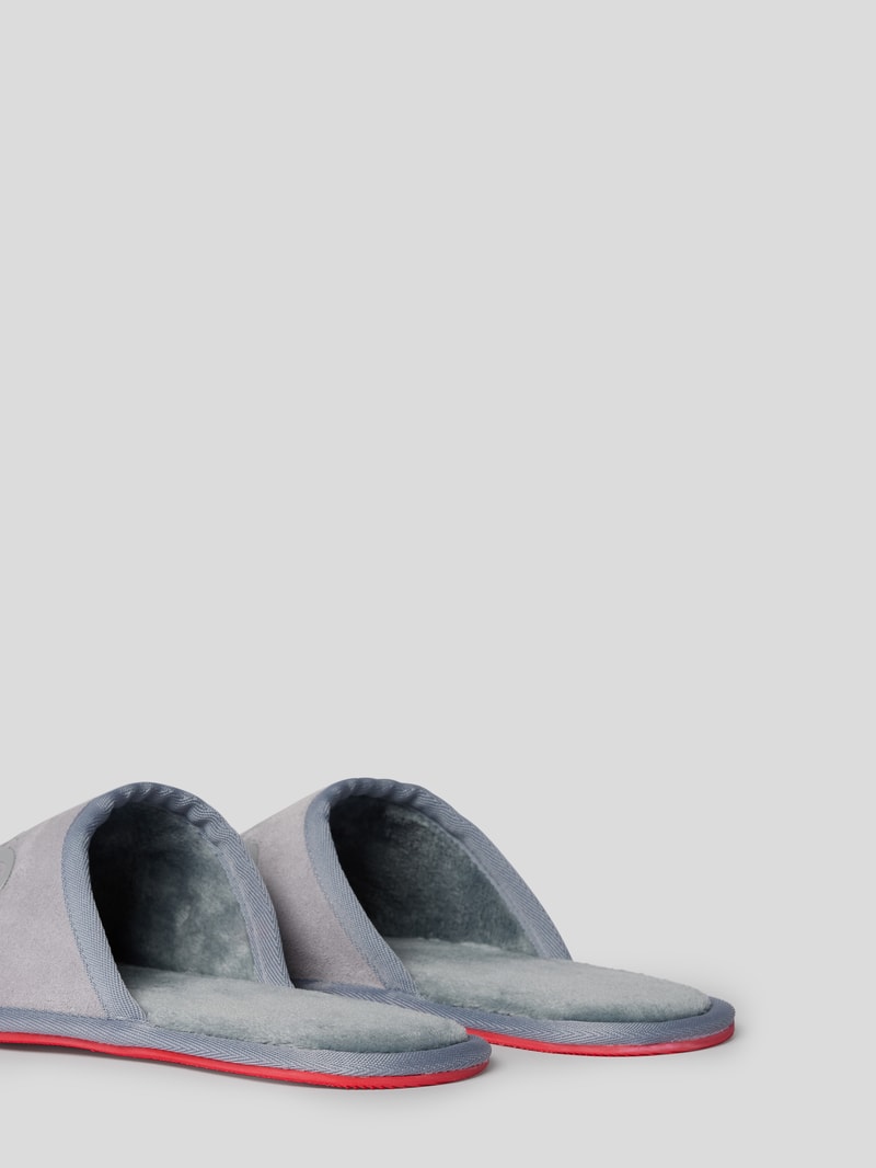 Slipper mit Label-Print in hellgrau