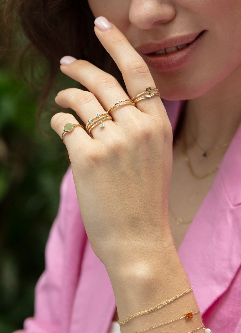 Inel Jackie din aur galben de 14k, model London, cu pandantiv.